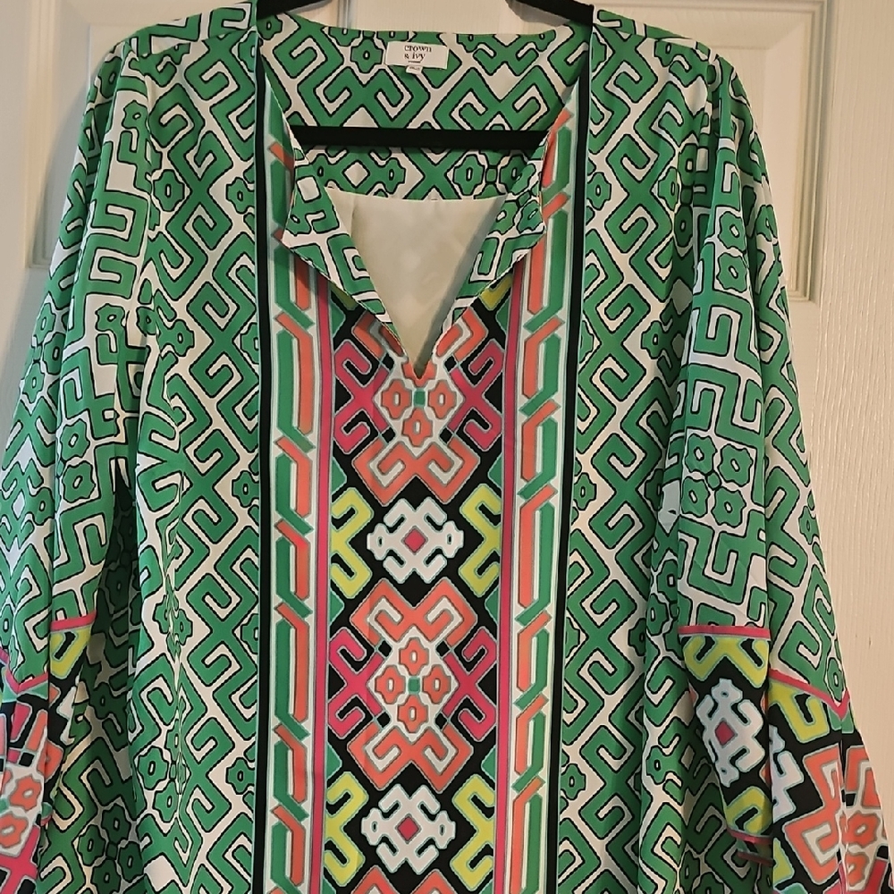 Crown & Ivy Green and Pink Geometric Tunic